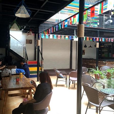 Xi'An Rainbow Youth Hotel Экстерьер фото